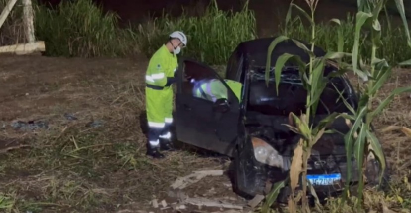 Veículo danificado é encontrado às margens de via lateral da BR-163 em Sinop