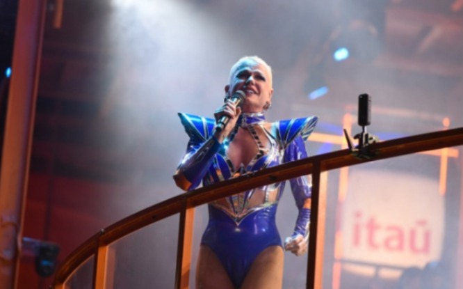 Xuxa passa por cirurgia no joelho para se preparar para turnê e médico explica procedimento