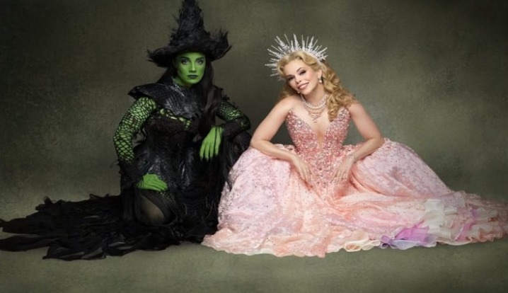Influenciadora é vítima de transfobia em sessão de ‘Wicked’