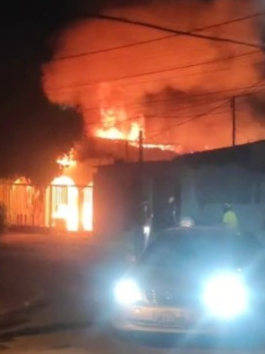 Incêndio destrói casa no CPA 1; veja vídeo