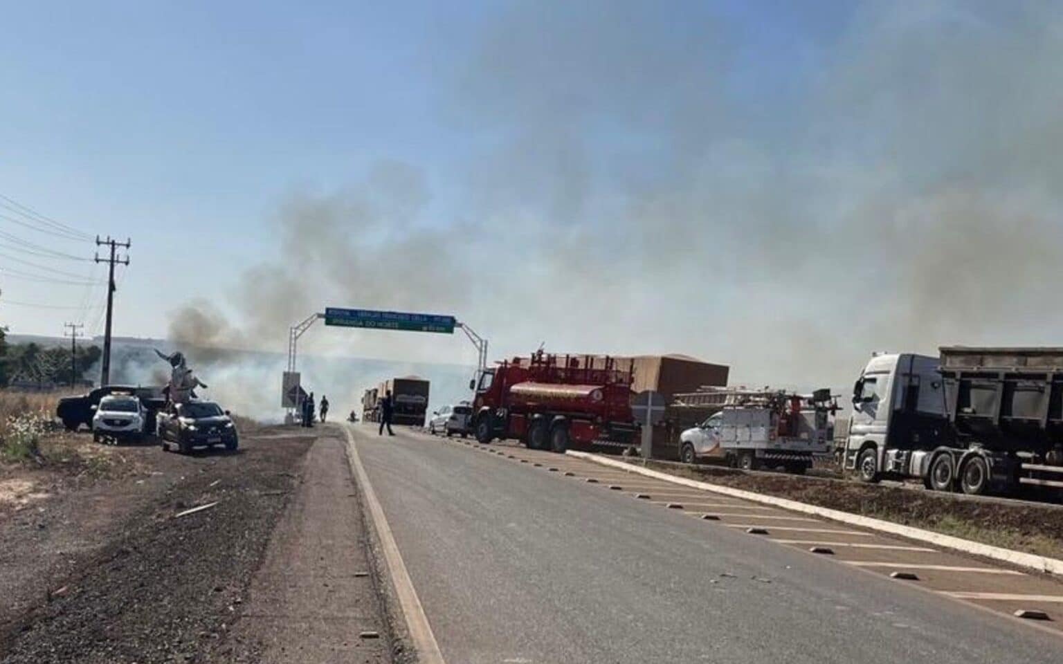 Queimada ‘leva’ grande quantidade de fumaça para rodovia em Sorriso