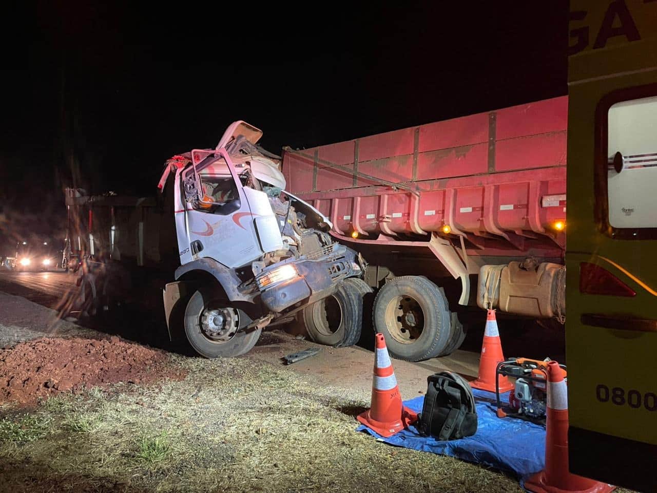 Identificado motorista morto em colisão com dois caminhões na 163 entre Sinop e Sorriso