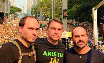 Filhos de Bolsonaro negam suposto aval para candidatura de Tarcísio à Presidência