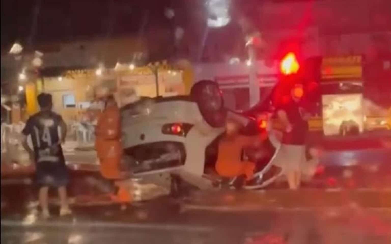 Carro capota após colisão com outro em Alta Floresta