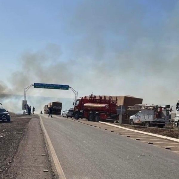 Queimada ‘leva’ grande quantidade de fumaça para rodovia em Sorriso