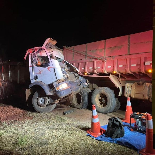 Identificado motorista morto em colisão com dois caminhões na 163 entre Sinop e Sorriso