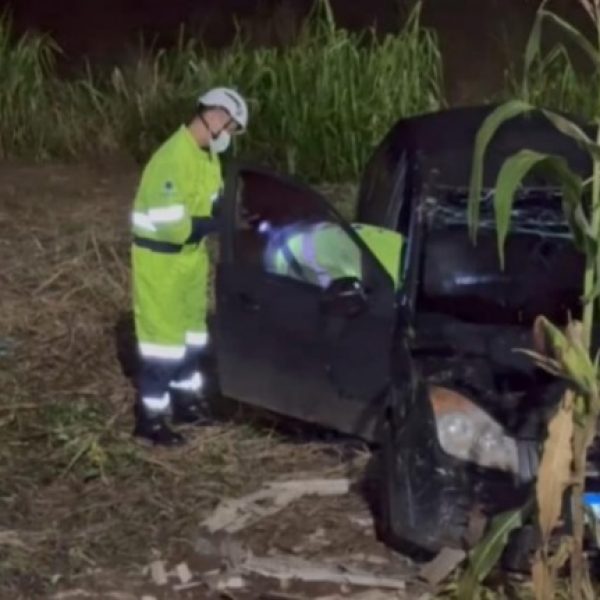 Veículo danificado é encontrado às margens de via lateral da BR-163 em Sinop